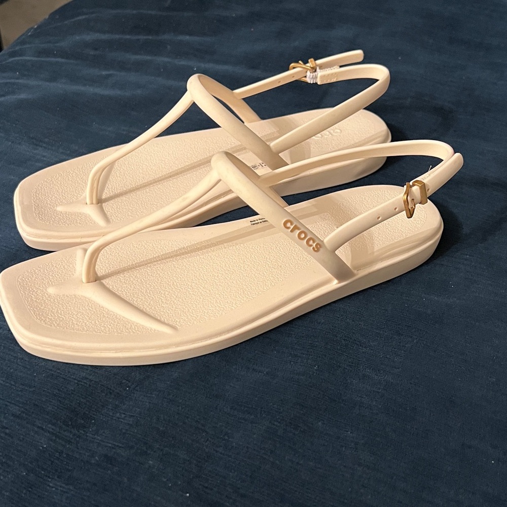 NEW CROCS Cream Flip-Flop Sandals
